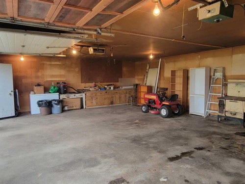 5205 52 Avenue, Castor, AB 