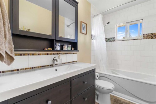 3206 44A Avenue, Red Deer, AB 
