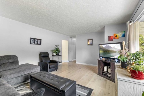 3206 44A Avenue, Red Deer, AB 
