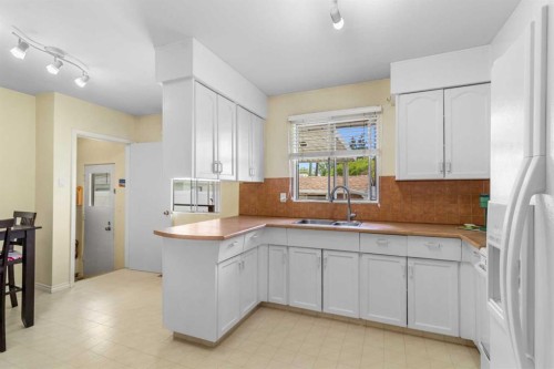 3206 44A Avenue, Red Deer, AB 