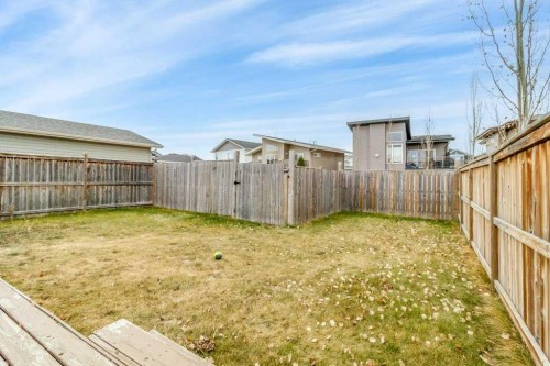 14 Village Crescent, Red Deer, AB 