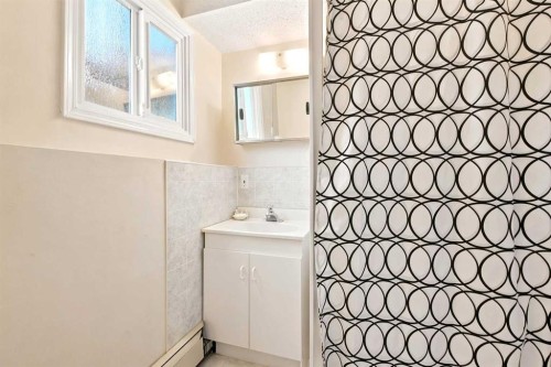 38 Meadowview Close, Sylvan Lake, AB - Indoor Photo Showing Other Room