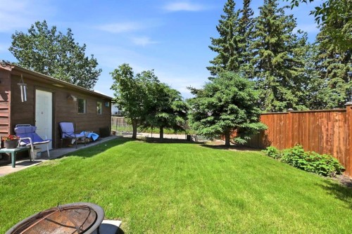 38 Meadowview Close, Sylvan Lake, AB - Outdoor