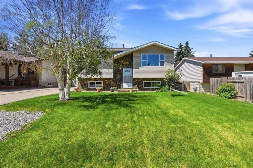 38 Meadowview Close  Sylvan Lake, AB T4S 1J2