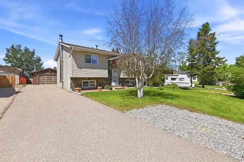 38 Meadowview Close, Sylvan Lake, AB - Outdoor