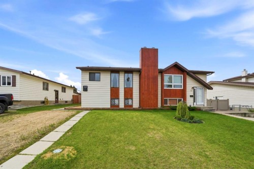 15 Mclean Street  Red Deer, AB T4R 1T6