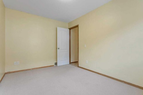 12 Oswald Close, Red Deer, AB 