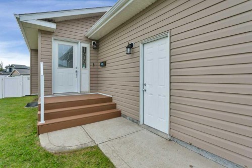 12 Oswald Close, Red Deer, AB 