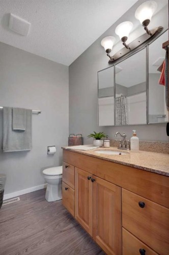 27 Warwick Drive, Red Deer, AB 