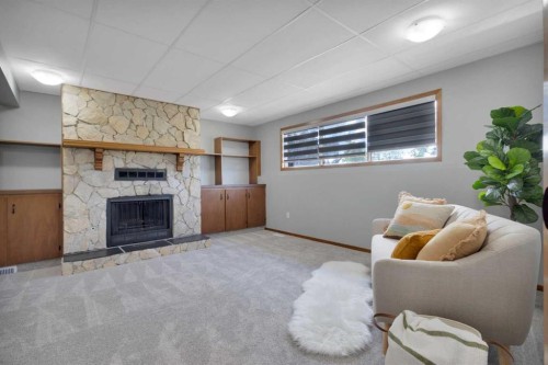 27 Warwick Drive, Red Deer, AB 