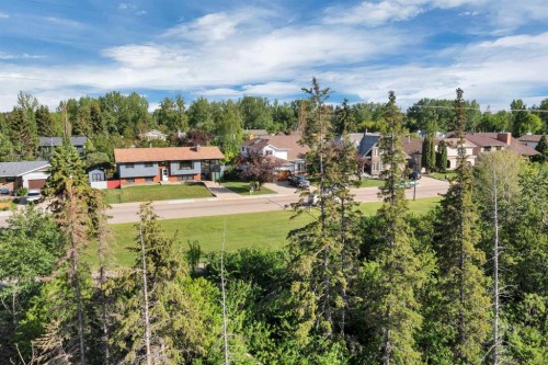 27 Warwick Drive, Red Deer, AB 