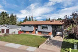 27 Warwick Drive Red Deer, AB T4N 6L4