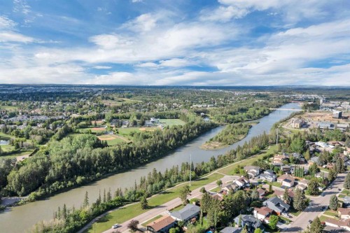 27 Warwick Drive, Red Deer, AB 
