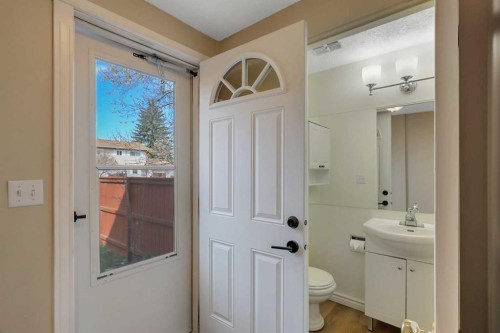 7-15 Stanton Street, Red Deer, AB - Indoor Photo Showing Bathroom