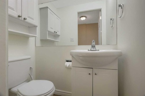7-15 Stanton Street, Red Deer, AB - Indoor Photo Showing Bathroom