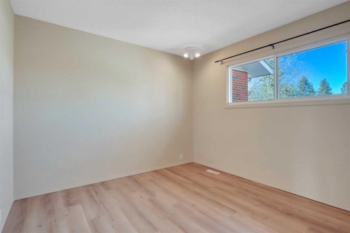 7-15 Stanton Street, Red Deer, AB - Indoor Photo Showing Other Room
