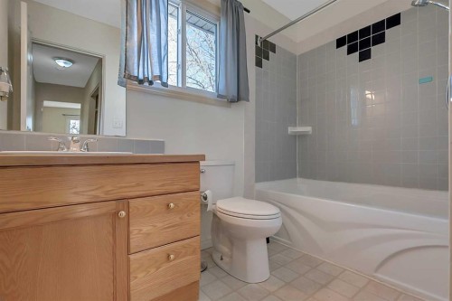 7-15 Stanton Street, Red Deer, AB - Indoor Photo Showing Bathroom