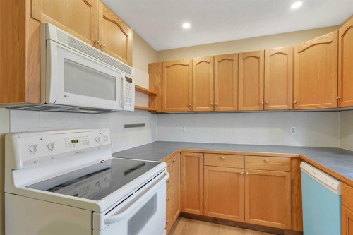 7-15 Stanton Street, Red Deer, AB - Indoor Photo Showing Kitchen