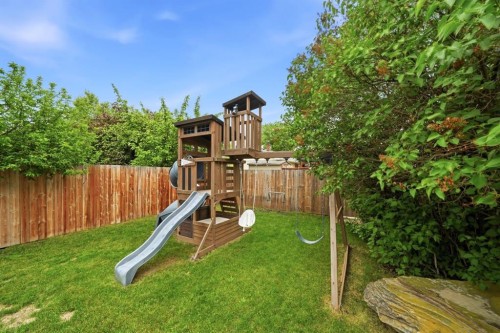 65 Selkirk Boulevard, Red Deer, AB 