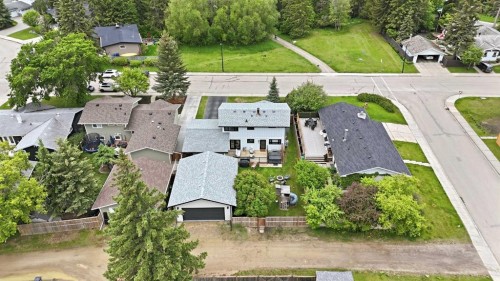 65 Selkirk Boulevard, Red Deer, AB 