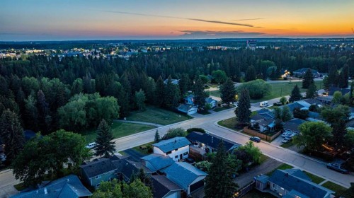 65 Selkirk Boulevard, Red Deer, AB 