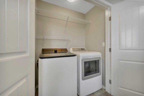 1002 Minto Street, Penhold, AB 
