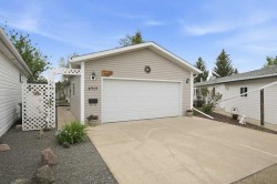 4919 Doncaster Avenue Red Deer, AB T4R 2Z8
