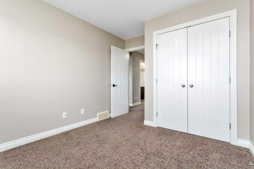 7 Ross Close, Sylvan Lake, AB 