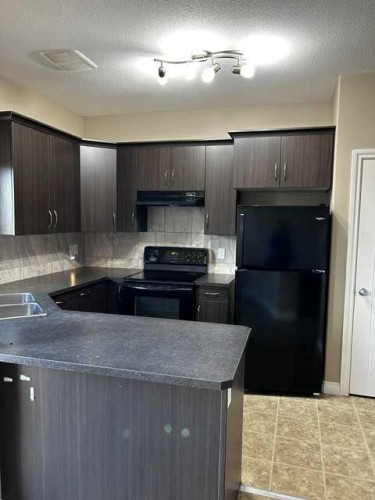 7 Ross Close, Sylvan Lake, AB 