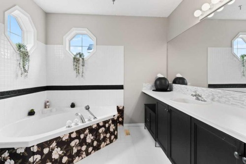 1001-5220 50A, Sylvan Lake, AB 