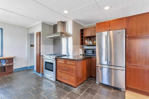 5012 62 Avenue, Ponoka, AB - Indoor Photo Showing Kitchen