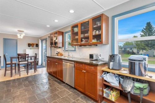 5012 62 Avenue, Ponoka, AB - Indoor