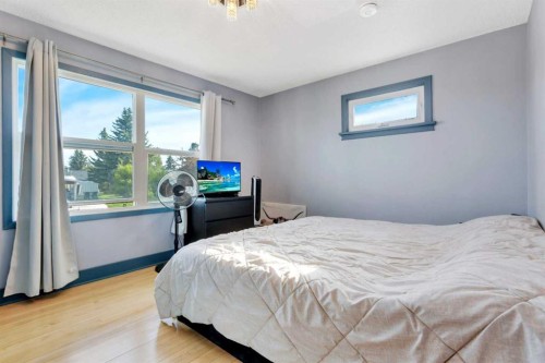 5012 62 Avenue, Ponoka, AB - Indoor Photo Showing Bedroom