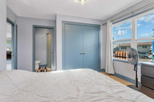 5012 62 Avenue, Ponoka, AB - Indoor Photo Showing Bedroom