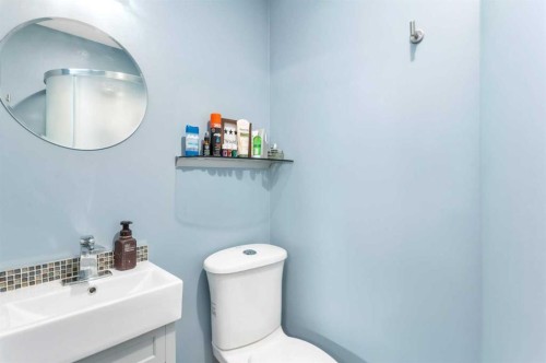 5012 62 Avenue, Ponoka, AB - Indoor Photo Showing Bathroom