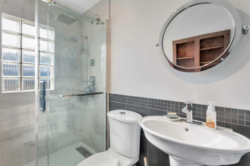 5012 62 Avenue, Ponoka, AB - Indoor Photo Showing Bathroom