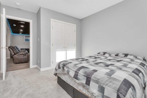 5012 62 Avenue, Ponoka, AB - Indoor Photo Showing Bedroom