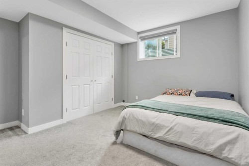 5012 62 Avenue, Ponoka, AB - Indoor Photo Showing Bedroom