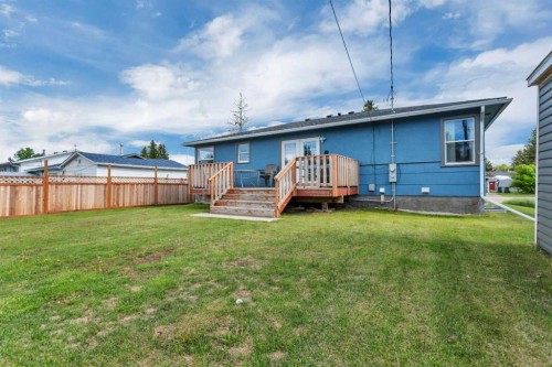 5012 62 Avenue, Ponoka, AB - Outdoor