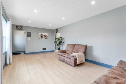 5012 62 Avenue, Ponoka, AB - Indoor