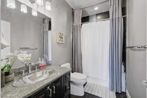 1 Rosewood Rise, Sylvan Lake, AB - Indoor Photo Showing Bathroom