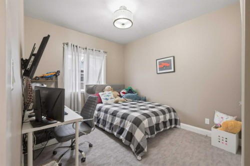 1 Rosewood Rise, Sylvan Lake, AB - Indoor Photo Showing Bedroom