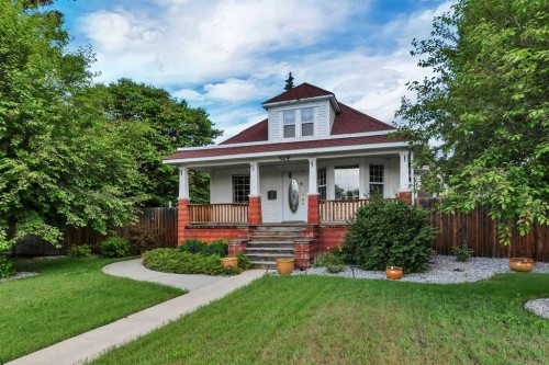 5406 50 Avenue, Lacombe, AB 