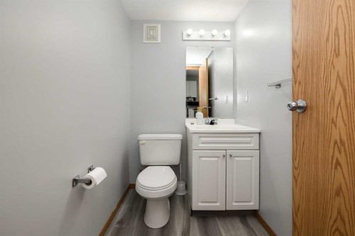 536-100 Jordan Parkway, Red Deer, AB - Indoor Photo Showing Bathroom
