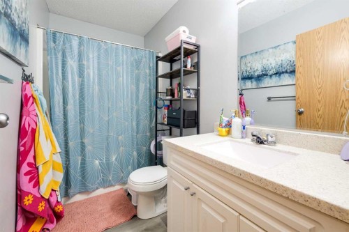 536-100 Jordan Parkway, Red Deer, AB - Indoor Photo Showing Bathroom