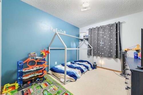536-100 Jordan Parkway, Red Deer, AB - Indoor Photo Showing Bedroom