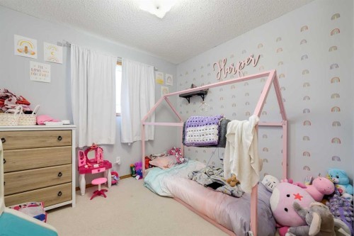 536-100 Jordan Parkway, Red Deer, AB - Indoor Photo Showing Bedroom