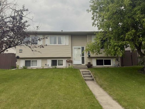 201 9 Avenue NE Sundre, AB T0M 1X0