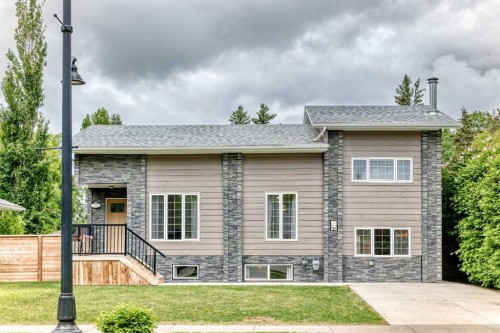 5238 52 Street  Lacombe, AB T4L 1B8