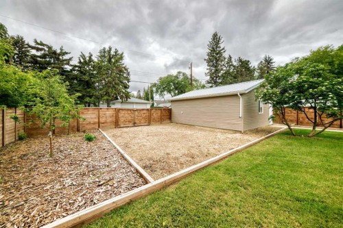 5238 52 Street, Lacombe, AB 